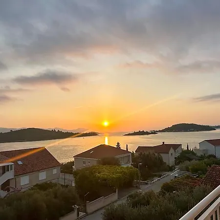 2 Bedroom Gorgeous In Lumbarda * 科尔丘拉