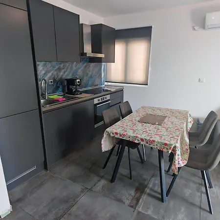Beautiful Apartment In Lumbarda With Wifi *