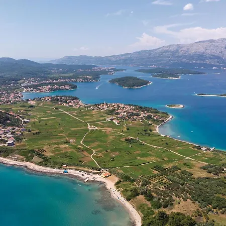 2 Bedroom Gorgeous In Lumbarda Appartamento *