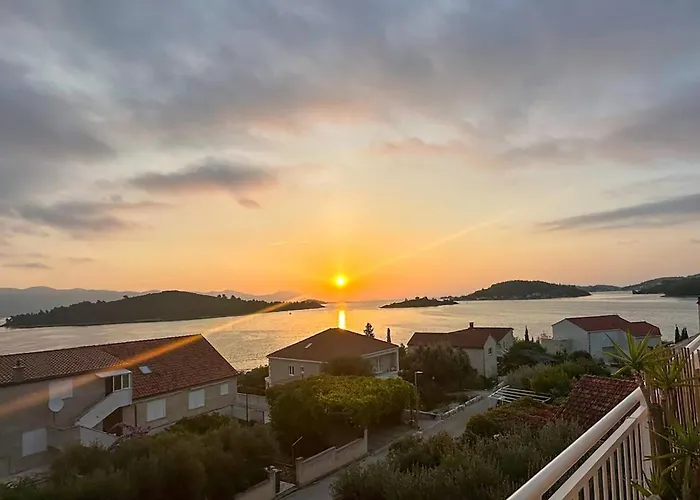 2 Bedroom Gorgeous In Lumbarda * Korčula