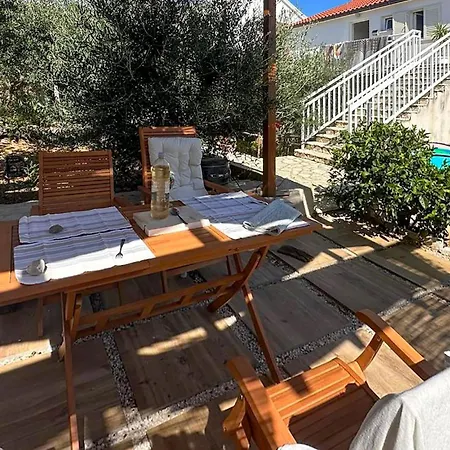Appartement Beautiful In Lumbarda With Wifi *